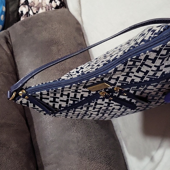 Tommy Hilfiger Purse - Picture 7 of 14